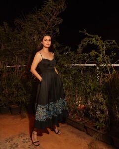 Dia Mirza Instagram - Agar aaina humein apne charitre ka ahsaas dilaye toh dekhna kitna mushkil ho jaayein?

Have you watched #Bheed yet? In cinemas now 🕊️❤️

Outfit @anitadongre 
Earrings @silverstreakstore 
Styled by @theiatekchandaney 
Assisted by @jia.chauhan 
HMU @shraddhamishra8 
Photos by @shivamguptaphotography 
Managed by @shruti8711 @exceedentertainment