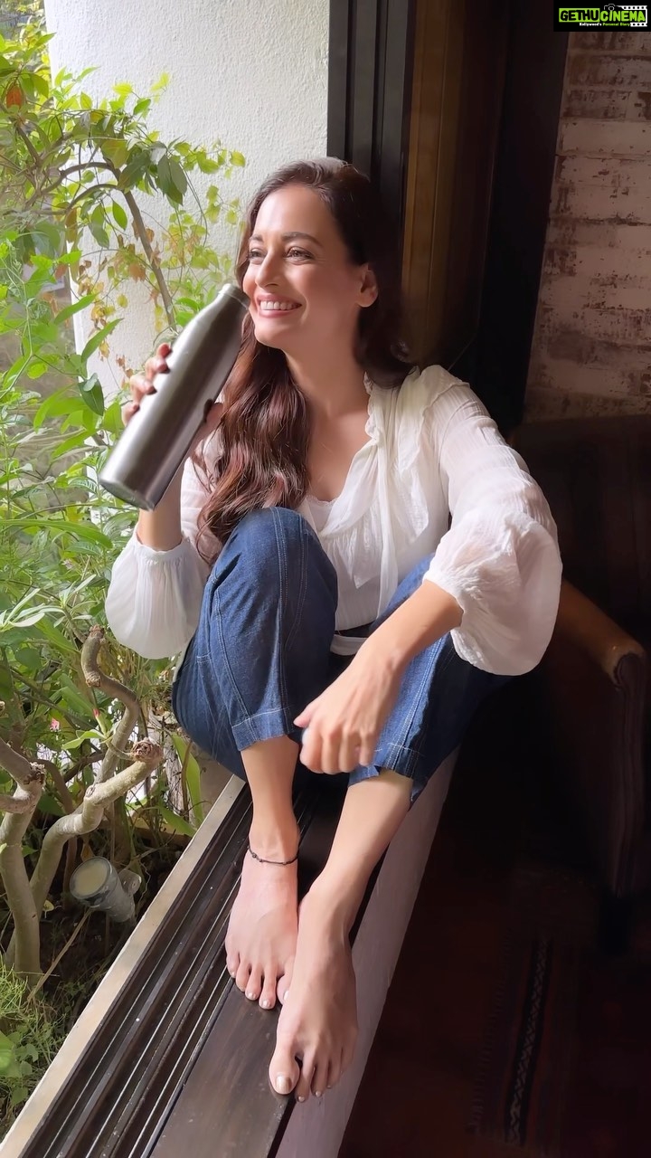 Dia Mirza Instagram - Always drink water and mind my business πππ¦ #TravelingBottle #BeatPlasticPollution #BringYourOwnBottle #RefuseSingleUsePlastics #ClearAir #CleanSeas #ForNature #SDGs #ForPeopleForPlanet #TrendingReels #reelsinstagram