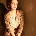 Dia Mirza Instagram - Work mode in @abrahamandthakore and @isharya 💚🦋🌏🌻 #SustainableFashion Styled by @theiatekchandaney Assisted by @jia.chauhan HMU @shraddhamishra8 Photos by @shivamguptaphotography Mumbai, Maharashtra