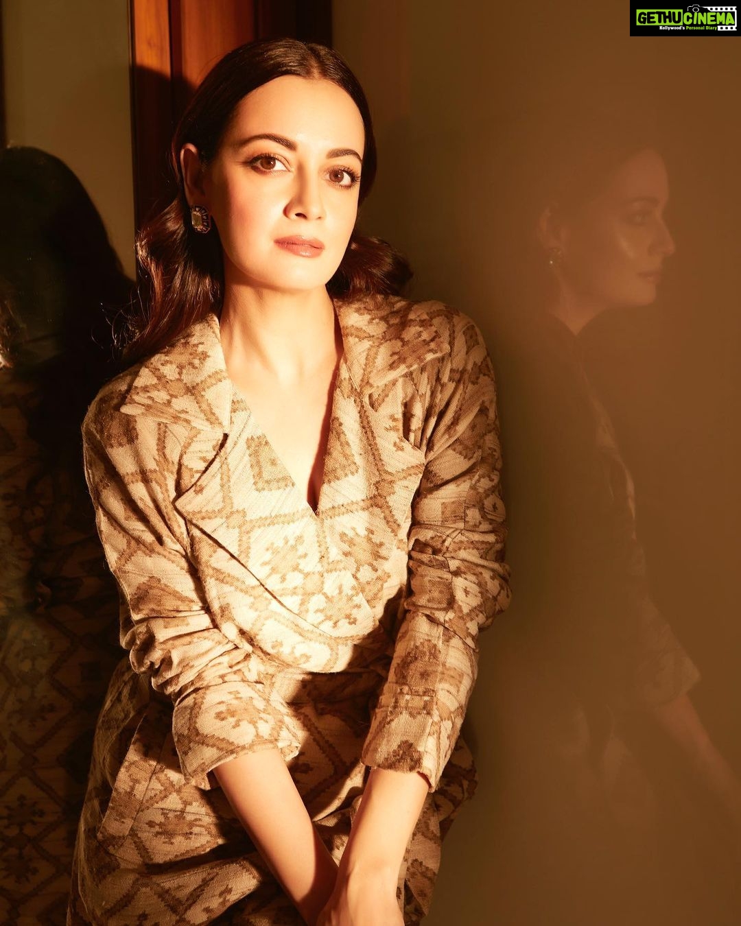 Dia Mirza Instagram - Work mode in @abrahamandthakore and @isharya ππ¦ππ» #SustainableFashion Styled by @theiatekchandaney Assisted by @jia.chauhan HMU @shraddhamishra8 Photos by @shivamguptaphotography Mumbai, Maharashtra