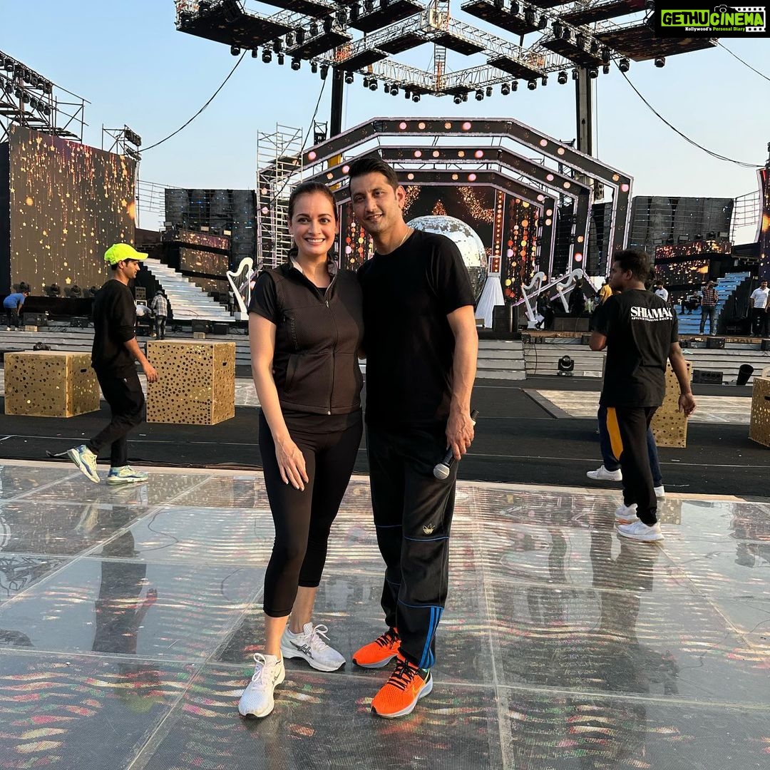 Dia Mirza Instagram - I have known these beautiful humans for 23 years!!! And itβs always such a pleasure working with all the bachchas and the @shiamakofficial πππ― I love you all. Rizwana and Aneesha thank you for your love, guidance and patience ππ» It was so much fun dancing again! P.s.- Marzi letting me take the lead for a change π€ͺ @marzipestonji #MammaAtWork #DancingMamma #Dance #SaturdayVibes #TBT Surat, Gujarat