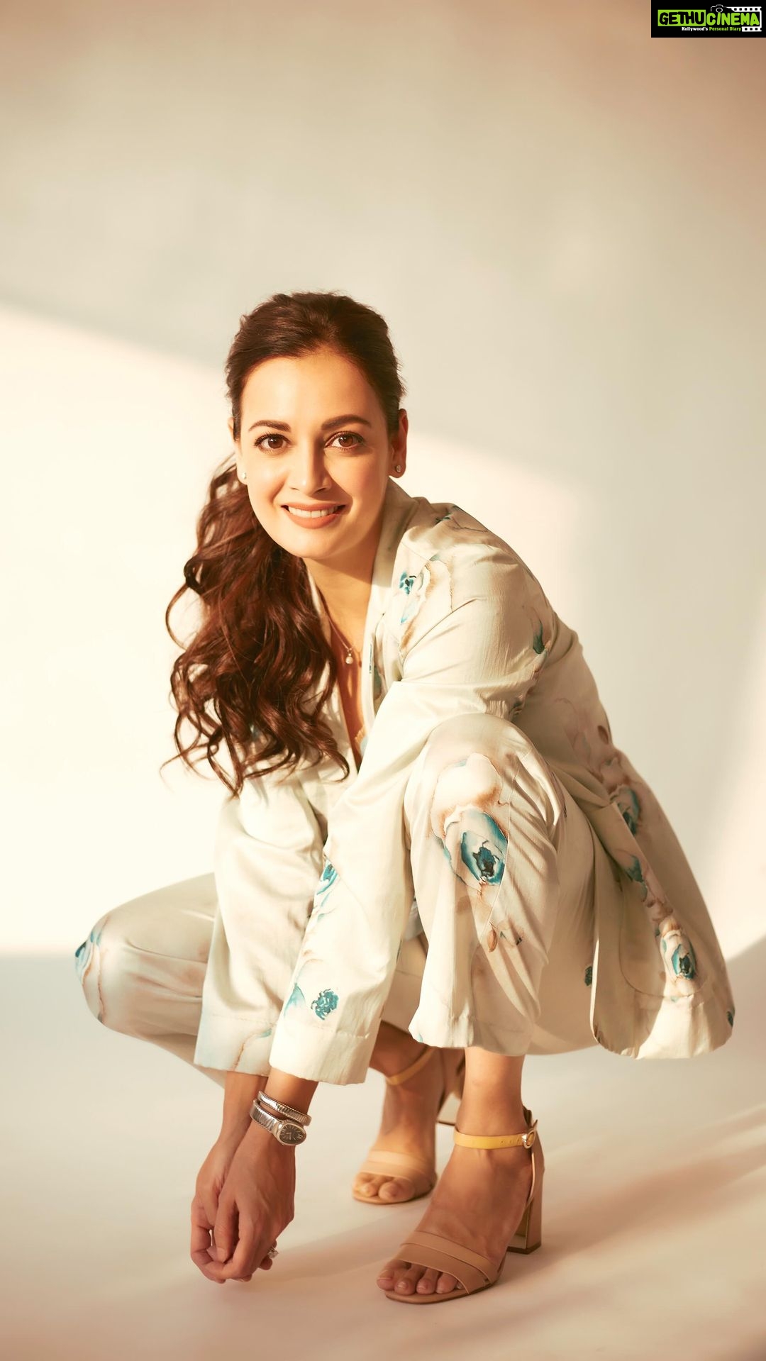 Dia Mirza Instagram - Love love love dressing up in @anavila_m πΈ This outfit is hand developed with painted rose flowers transferred on hand woven silk satin fabric π€ Styled by @theiatekchandaney Assisted by @jia.chauhan Make up by me π Hair by @deepalid10 Photos by @shivamguptaphotography Bandra World of Storytellers