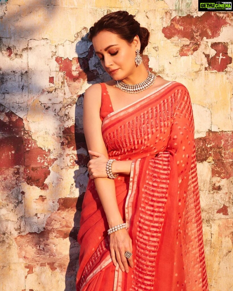 Dia Mirza Instagram - #BheedInCinemasMarch24 Promotions for #Bheed in this hand crafted @anavila_m saree 😍 “Boond being an integral part of prints and pattern of dabu block prints. This is a new interpretation of the circle as a motif seen in flowers, stars, rain drops, grains and many other daily life objects. These little circles come together to form one of a kind pattern in Red, peach & ivory colors. The technique is double dabu.” Jewellery @silverstreakstore Styled by @theiatekchandaney MUH @shraddhamishra8 Photos by @shivamguptaphotography Managed by @shruti8711 @exceedentertainment #SustainableSaree #SustainableFashion #HandMadeInIndia #VocalForLocal