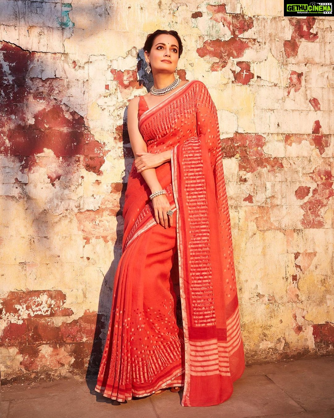 Dia Mirza Instagram - #BheedInCinemasMarch24 Promotions for #Bheed in this hand crafted @anavila_m saree 😍 “Boond being an integral part of prints and pattern of dabu block prints. This is a new interpretation of the circle as a motif seen in flowers, stars, rain drops, grains and many other daily life objects. These little circles come together to form one of a kind pattern in Red, peach & ivory colors. The technique is double dabu.” Jewellery @silverstreakstore Styled by @theiatekchandaney MUH @shraddhamishra8 Photos by @shivamguptaphotography Managed by @shruti8711 @exceedentertainment #SustainableSaree #SustainableFashion #HandMadeInIndia #VocalForLocal