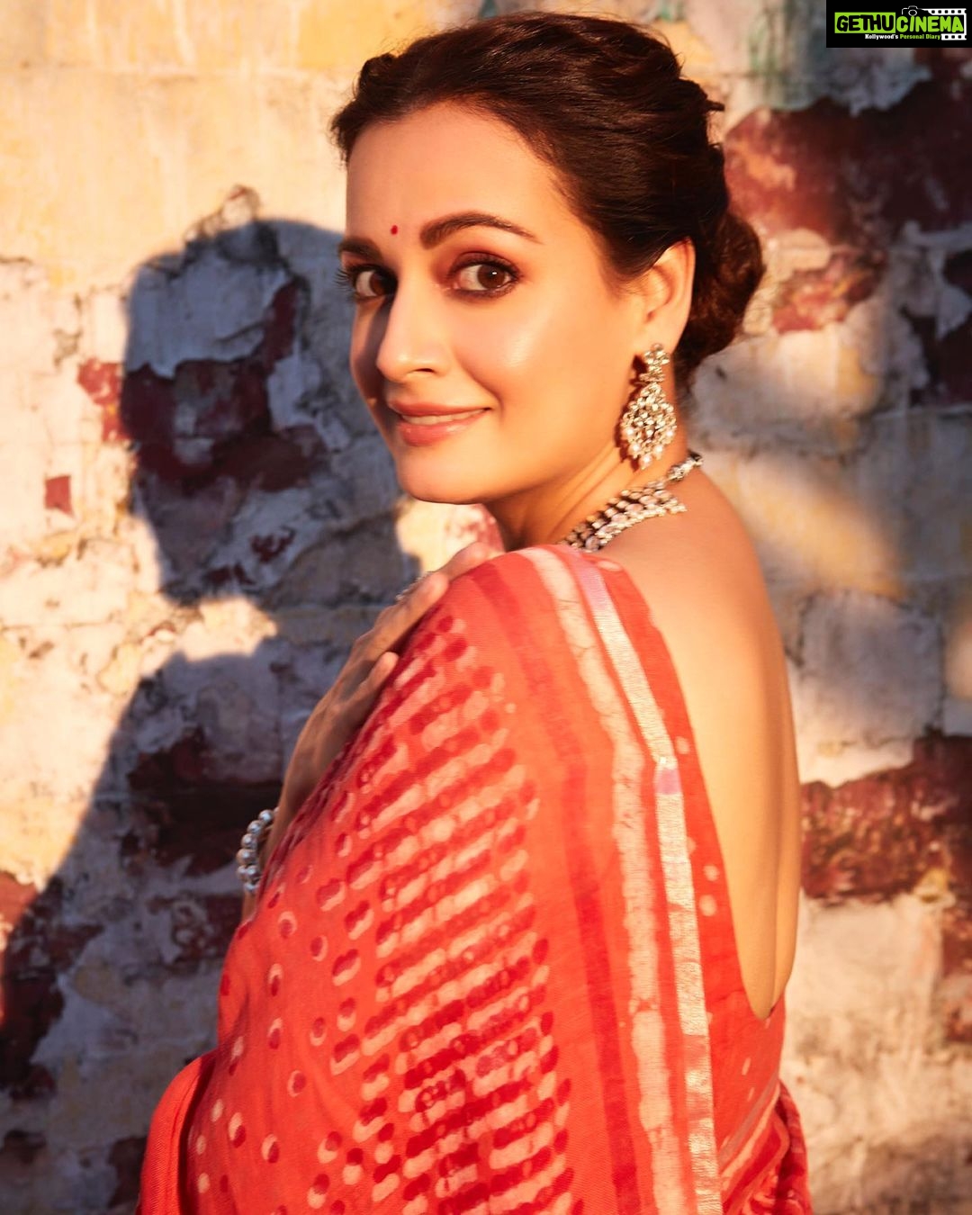 Dia Mirza Instagram - #BheedInCinemasMarch24 Promotions for #Bheed in this hand crafted @anavila_m saree 😍 “Boond being an integral part of prints and pattern of dabu block prints. This is a new interpretation of the circle as a motif seen in flowers, stars, rain drops, grains and many other daily life objects. These little circles come together to form one of a kind pattern in Red, peach & ivory colors. The technique is double dabu.” Jewellery @silverstreakstore Styled by @theiatekchandaney MUH @shraddhamishra8 Photos by @shivamguptaphotography Managed by @shruti8711 @exceedentertainment #SustainableSaree #SustainableFashion #HandMadeInIndia #VocalForLocal