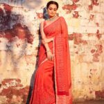 Dia Mirza Instagram - #BheedInCinemasMarch24 Promotions for #Bheed in this hand crafted @anavila_m saree 😍 “Boond being an integral part of prints and pattern of dabu block prints. This is a new interpretation of the circle as a motif seen in flowers, stars, rain drops, grains and many other daily life objects. These little circles come together to form one of a kind pattern in Red, peach & ivory colors. The technique is double dabu.” Jewellery @silverstreakstore Styled by @theiatekchandaney MUH @shraddhamishra8 Photos by @shivamguptaphotography Managed by @shruti8711 @exceedentertainment #SustainableSaree #SustainableFashion #HandMadeInIndia #VocalForLocal
