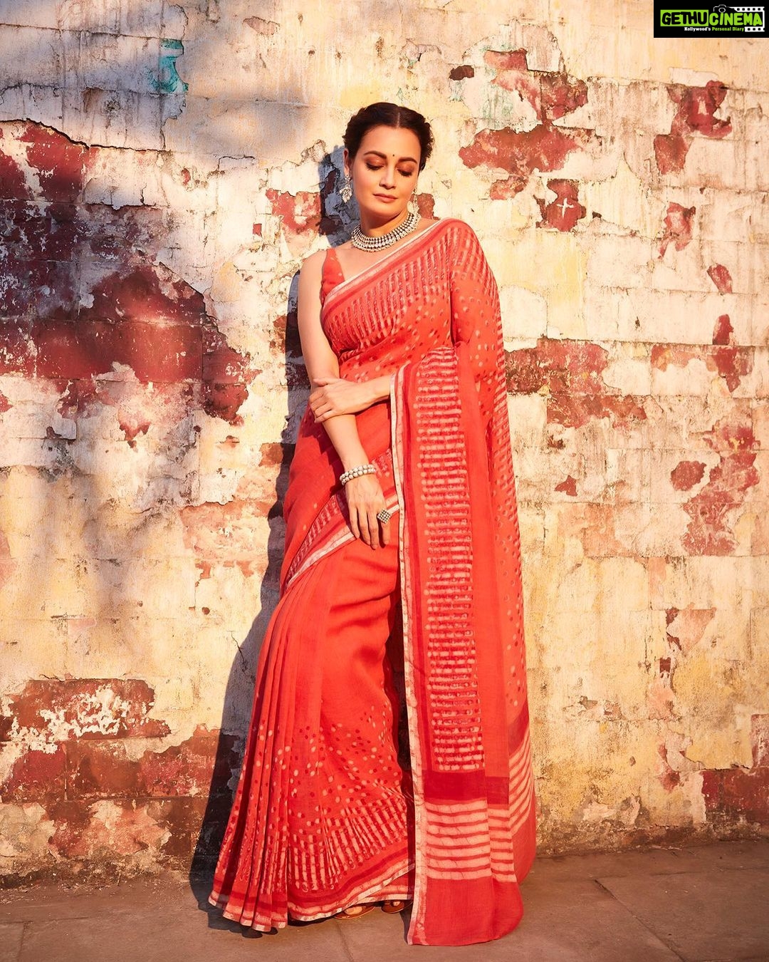 Dia Mirza Instagram - #BheedInCinemasMarch24 Promotions for #Bheed in this hand crafted @anavila_m saree 😍 “Boond being an integral part of prints and pattern of dabu block prints. This is a new interpretation of the circle as a motif seen in flowers, stars, rain drops, grains and many other daily life objects. These little circles come together to form one of a kind pattern in Red, peach & ivory colors. The technique is double dabu.” Jewellery @silverstreakstore Styled by @theiatekchandaney MUH @shraddhamishra8 Photos by @shivamguptaphotography Managed by @shruti8711 @exceedentertainment #SustainableSaree #SustainableFashion #HandMadeInIndia #VocalForLocal