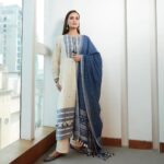 Dia Mirza Instagram - #BheedInCinemasMarch24 Promotions for #Bheed in this beautiful handcrafted @anitadongre #grassroots outfit 💙 The Bhujodi weave is a time-honoured technique displayed beautifully on the Soha kurta set. With its intricate thread accents, it's the most elegant way to enhance your celebrations. And it has pockets 🌏 Styled by @theiatekchandaney MUH by @shraddhamishra8 Photos by @shivamguptaphotography Managed by @shruti8711 @exceedentertainment India