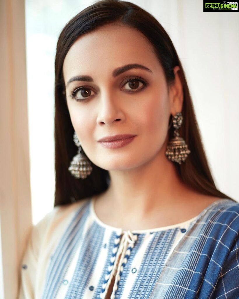 Dia Mirza Instagram - #BheedInCinemasMarch24 Promotions for #Bheed in this beautiful handcrafted @anitadongre #grassroots outfit 💙 The Bhujodi weave is a time-honoured technique displayed beautifully on the Soha kurta set. With its intricate thread accents, it's the most elegant way to enhance your celebrations. And it has pockets 🌏 Styled by @theiatekchandaney MUH by @shraddhamishra8 Photos by @shivamguptaphotography Managed by @shruti8711 @exceedentertainment India