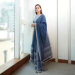 Dia Mirza Instagram - #BheedInCinemasMarch24 Promotions for #Bheed in this beautiful handcrafted @anitadongre #grassroots outfit 💙 The Bhujodi weave is a time-honoured technique displayed beautifully on the Soha kurta set. With its intricate thread accents, it's the most elegant way to enhance your celebrations. And it has pockets 🌏 Styled by @theiatekchandaney MUH by @shraddhamishra8 Photos by @shivamguptaphotography Managed by @shruti8711 @exceedentertainment India