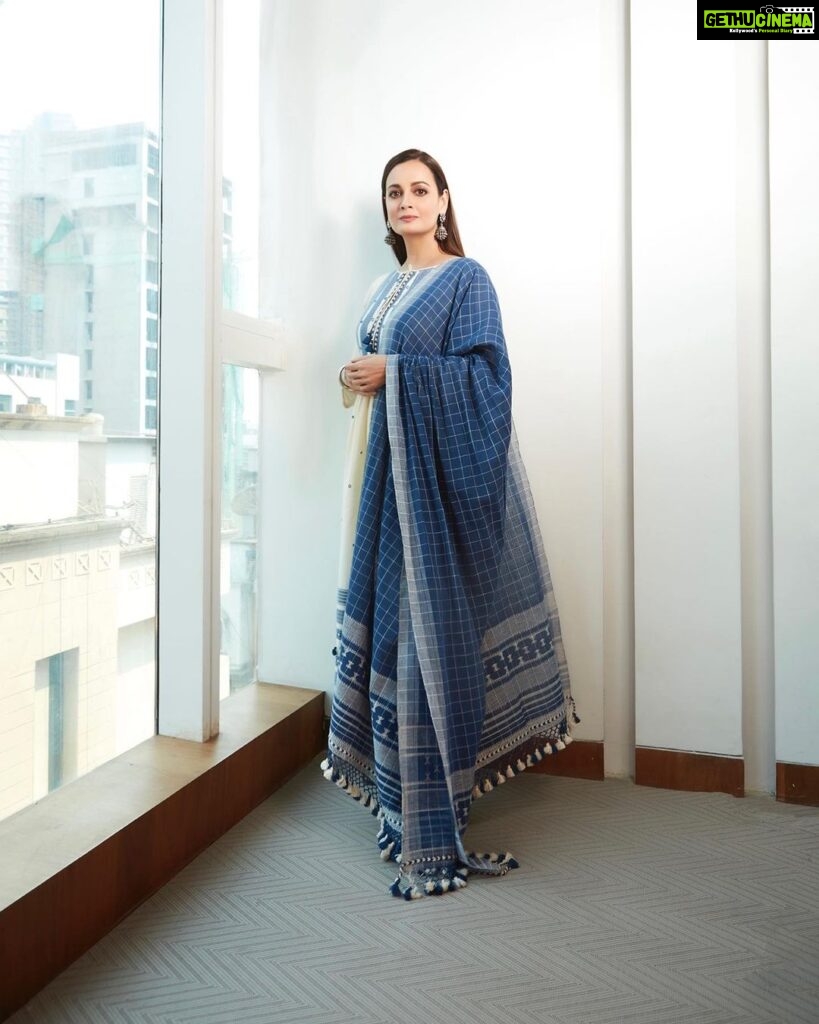 Dia Mirza Instagram - #BheedInCinemasMarch24 Promotions for #Bheed in this beautiful handcrafted @anitadongre #grassroots outfit 💙 The Bhujodi weave is a time-honoured technique displayed beautifully on the Soha kurta set. With its intricate thread accents, it's the most elegant way to enhance your celebrations. And it has pockets 🌏 Styled by @theiatekchandaney MUH by @shraddhamishra8 Photos by @shivamguptaphotography Managed by @shruti8711 @exceedentertainment India
