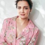 Dia Mirza Instagram - “I’m convinced of this: Good done anywhere is good done everywhere.” - Maya Angelou 💖🌸 Outfit by @november_noon Styled by @theiatekchandaney MUH @shraddhamishra8 Photos by @dhruv_dixit_serenity