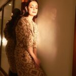 Dia Mirza Instagram - Work mode in @abrahamandthakore and @isharya 💚🦋🌏🌻 #SustainableFashion Styled by @theiatekchandaney Assisted by @jia.chauhan HMU @shraddhamishra8 Photos by @shivamguptaphotography Mumbai, Maharashtra