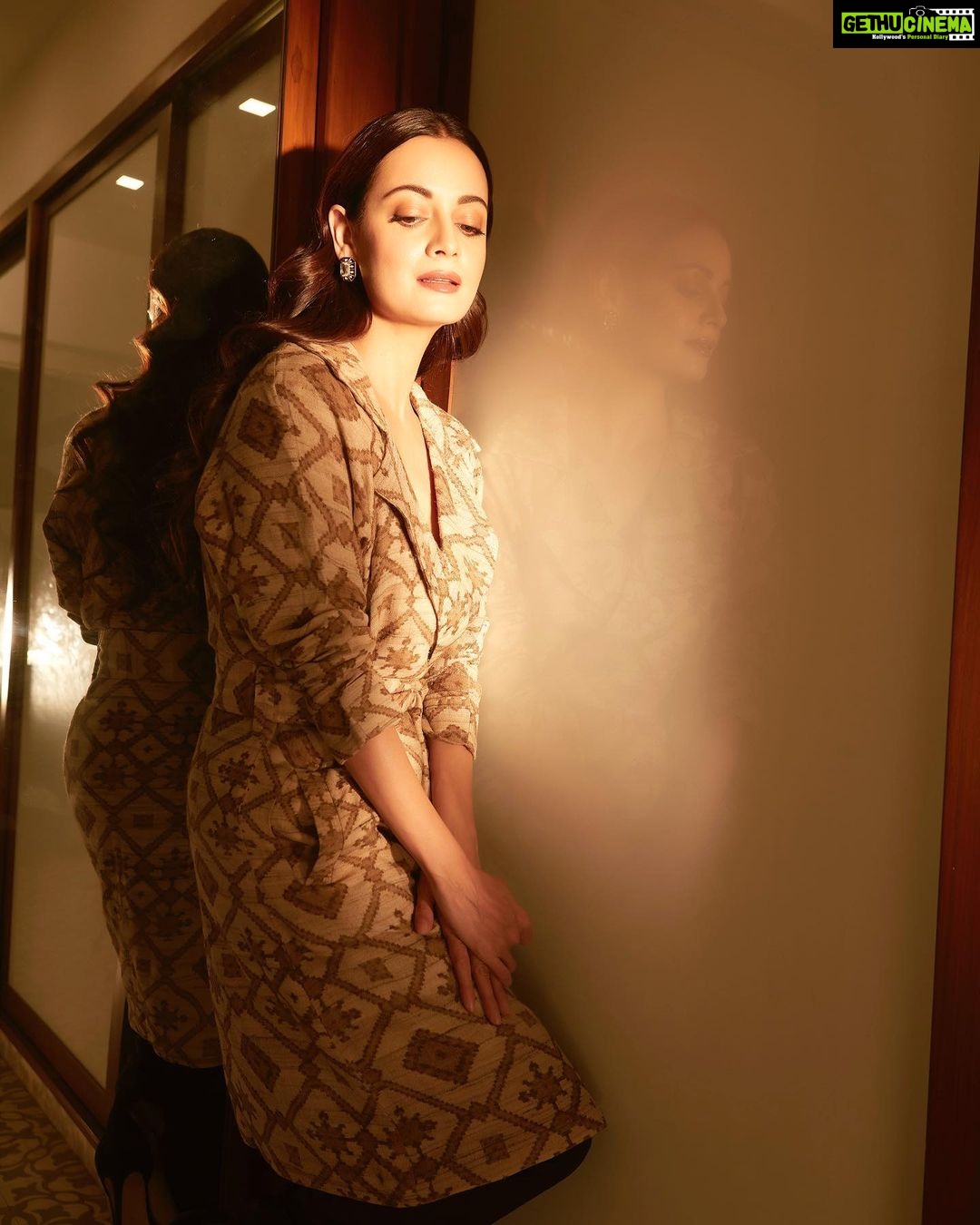 Dia Mirza Instagram - Work mode in @abrahamandthakore and @isharya ππ¦ππ» #SustainableFashion Styled by @theiatekchandaney Assisted by @jia.chauhan HMU @shraddhamishra8 Photos by @shivamguptaphotography Mumbai, Maharashtra