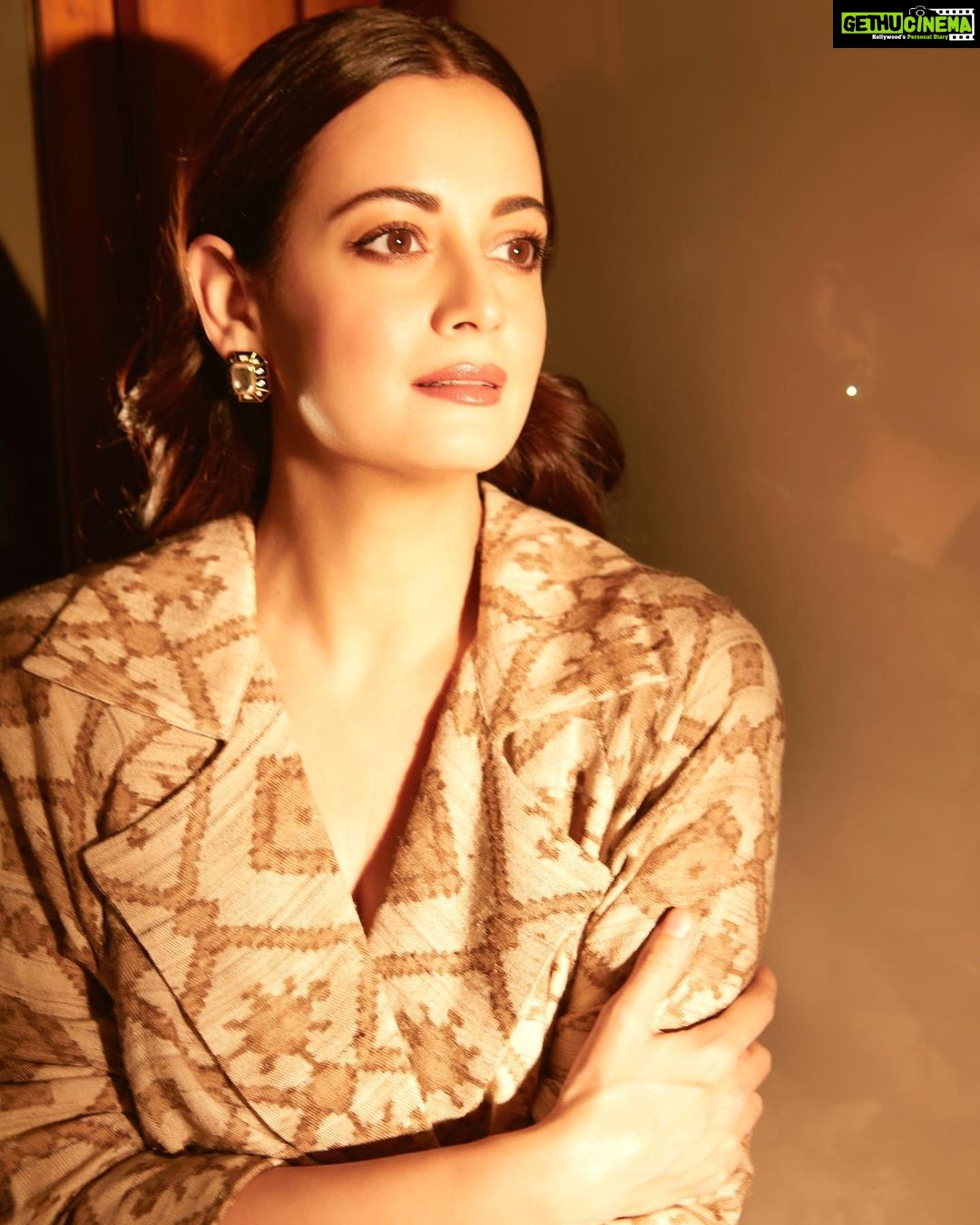 Dia Mirza Instagram - Work mode in @abrahamandthakore and @isharya ππ¦ππ» #SustainableFashion Styled by @theiatekchandaney Assisted by @jia.chauhan HMU @shraddhamishra8 Photos by @shivamguptaphotography Mumbai, Maharashtra