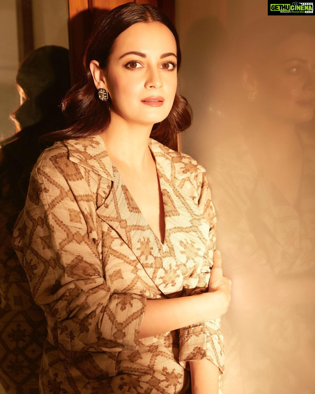 Dia Mirza Instagram - Work mode in @abrahamandthakore and @isharya ππ¦ππ» #SustainableFashion Styled by @theiatekchandaney Assisted by @jia.chauhan HMU @shraddhamishra8 Photos by @shivamguptaphotography Mumbai, Maharashtra