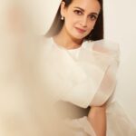 Dia Mirza Instagram - Celebrating technicians and artists @filmfare OTT Awards ❤️ Dress @shriyasom Earrings- @vandalsworld_unofficial Styled by @theiatekchandaney Assisted by @jia.chauhan MUH @shraddhamishra8 Photos by @shivamguptaphotography Managed by @exceedentertainment @shruti8711 #VocalForLocal #OOTD #Reels #FestiveVibes #Monochrome