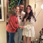 Dia Mirza Instagram - So grateful for all the Santa’s in our life 🎅🏾🤗❤️🎄 Merry Christmas everyone! With all our love from ours to yours. Wish you love, light and boundless joy! #SunsetKeDivane @vaibhav.rekhi Mumbai, Maharashtra
