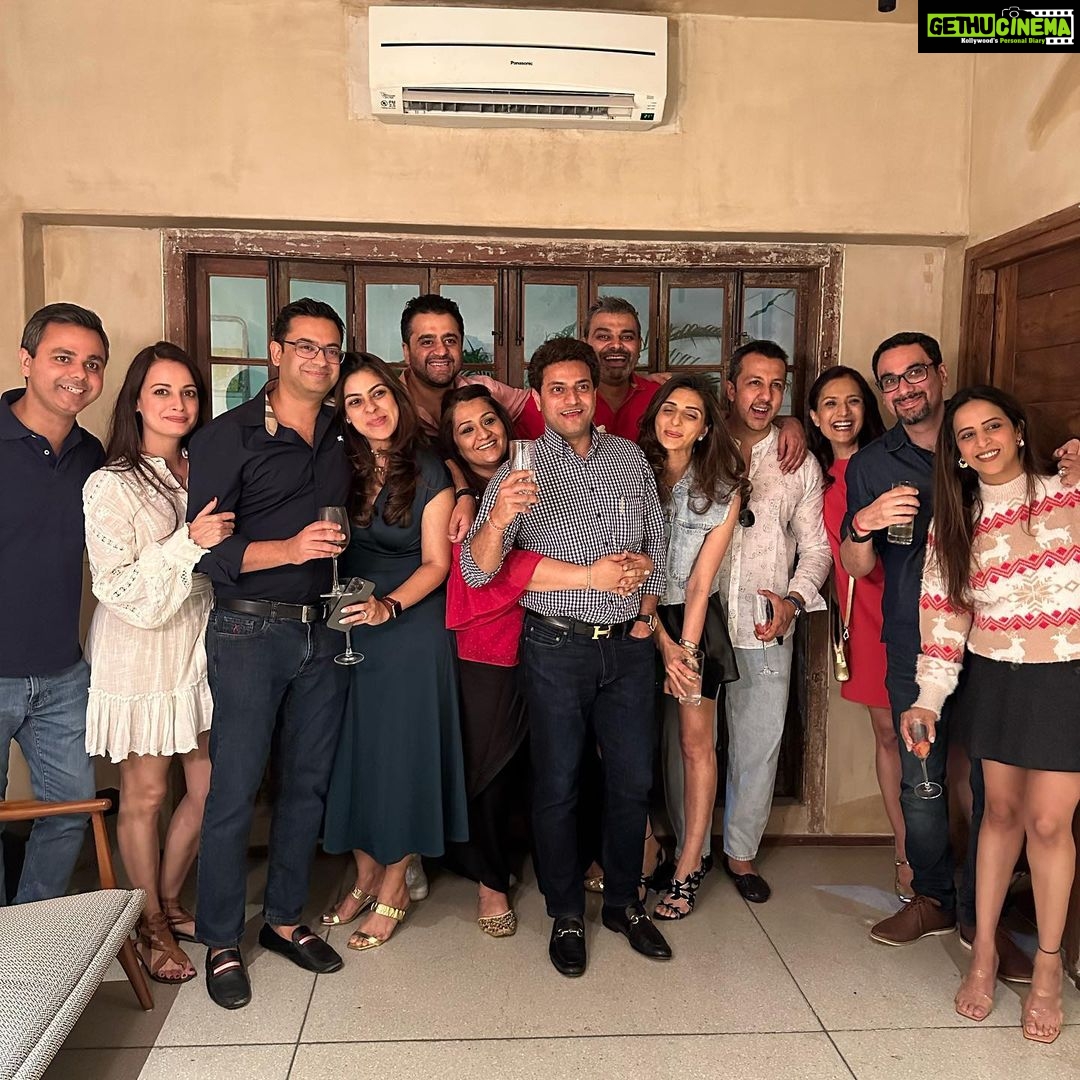 Dia Mirza Instagram - So grateful for all the Santaโs in our life ๐
๐พ๐คโค๏ธ๐ Merry Christmas everyone! With all our love from ours to yours. Wish you love, light and boundless joy! #SunsetKeDivane @vaibhav.rekhi Mumbai, Maharashtra