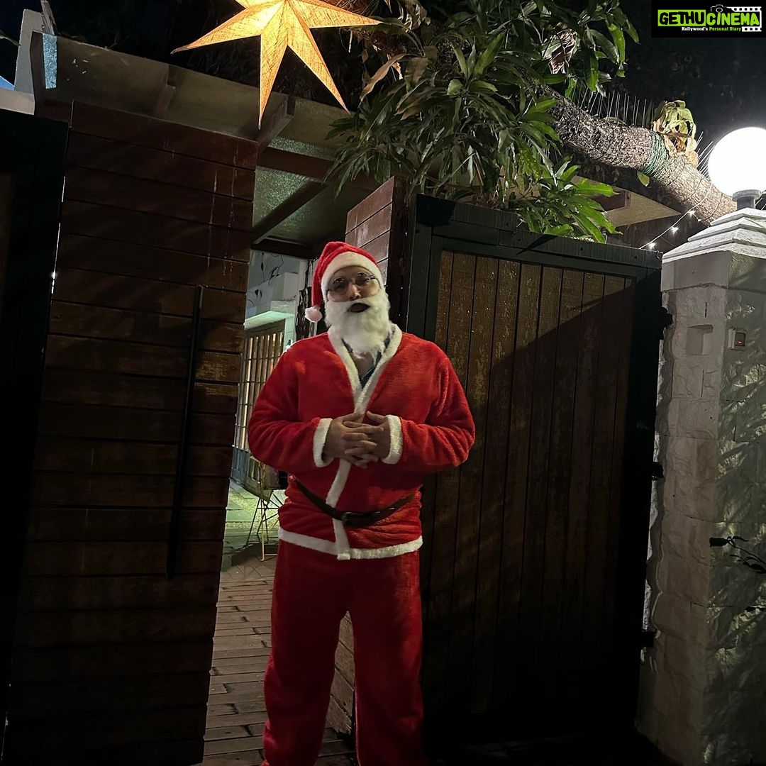 Dia Mirza Instagram - So grateful for all the Santaโs in our life ๐
๐พ๐คโค๏ธ๐ Merry Christmas everyone! With all our love from ours to yours. Wish you love, light and boundless joy! #SunsetKeDivane @vaibhav.rekhi Mumbai, Maharashtra