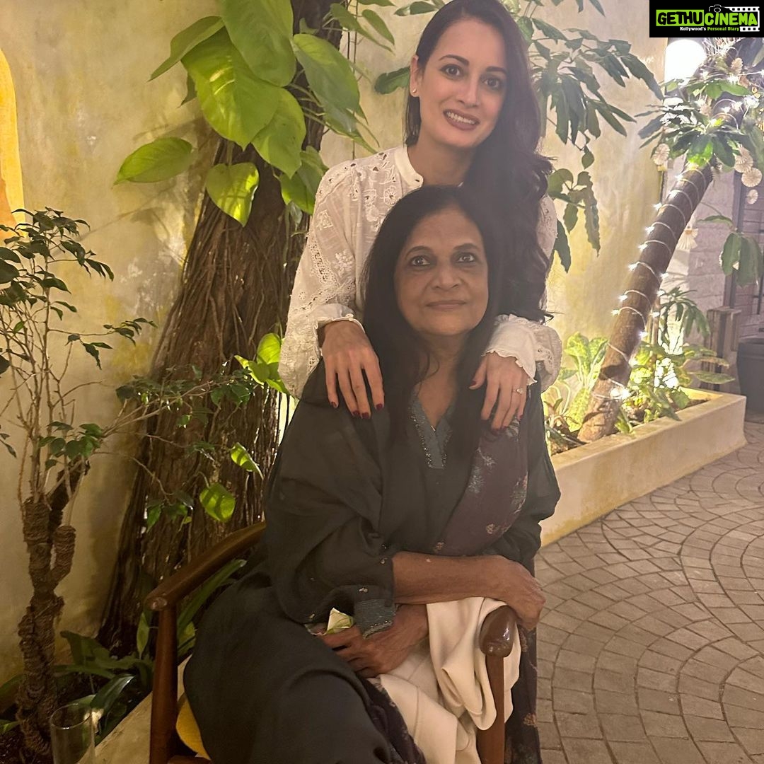 Dia Mirza Instagram - So grateful for all the Santaโs in our life ๐
๐พ๐คโค๏ธ๐ Merry Christmas everyone! With all our love from ours to yours. Wish you love, light and boundless joy! #SunsetKeDivane @vaibhav.rekhi Mumbai, Maharashtra