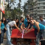 Dia Mirza Instagram - This morning was so special! I had the honour to inaugurate along with @pragyakapoor_ these benches made from 36000kgs of illegally dumped construction debris at carter beach collected by @cartercleanup over 75 weeks of clean up! A great example of citizen action to improve our environment and #CleanSeas #BeatPollution and also a perfect example of creating value from waste 🙌🏼 The good work by this amazing citizen group @haroldf1234 @ashwin_malwade @freishia @agwl_nupur @maansiahuja will continue and everyone is welcome to join 🌏🐯 Thank you @my_bmc H Ward for all your help in facilitating this process 🙏🏻 and thank you @refillable.india for supporting this work 🌻 #SDGs #GlobalGoals #CitizenAction #CircularEconomy #Recycle Carter Road Beach, Mumbai, India