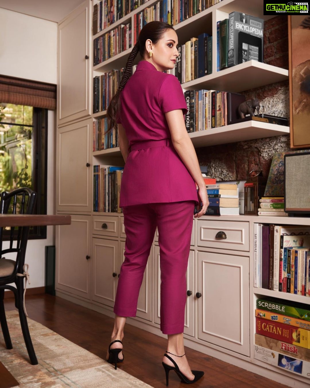 Dia Mirza Instagram - Boss vibes 🌸💖 Who said gentle can’t be strong? Who said kind is weak? Who said women can’t lead? We lead from our hearts. That is what makes a difference - A Proud Working Woman! I am glad companies are working towards inclusivity and ensuring they have a wider representation of women in their work force. It was a pleasure engaging with @hdfcbank on their #InclusivityDay 🦋 #TBT #TuesdayThoughts Outfit Courtesy - @khhouseofkhaddar Jewellery by @studioviange Styled by @theiatekchandaney MUH @shraddhamishra8 Photos by @dhruv_dixit_serenity #SDGs #Goal5 #GenderEquality #WomenAtWork #WorkingMamma Mumbai, Maharashtra
