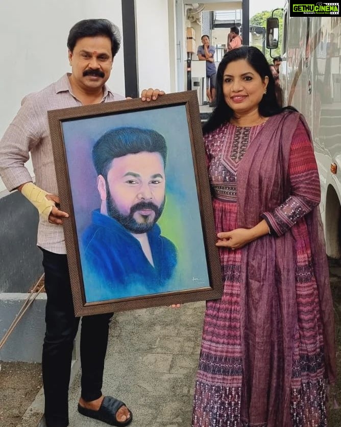 Dileep Instagram - സുഹൃത്തും ചിത്രകാരിയുമായ ജീന നിയാസ് നൽകിയ സമ്മാനം🙏