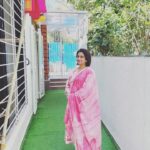 Dimple Chopade Instagram - 🌿🌸🚩 आज चैत्र शुध्द प्रतिपदा...गुढी पाडवा !! आपणा सर्वांना हिंदु नववर्षाच्या हार्दिक शुभेच्छा!! May the Gudi on this day bring you and your family joy and prosperity! Happy Ugadi..🙏🏻