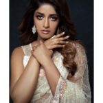 Dimple Hayathi Instagram – Believe you can and you are half way there . #dimplehayathi 
Clicked by – @shreyaksingh 
Makeup – @aruusmakeup 
Styled by – myself 🙈 with the help of @sandhya__sabbavarapu 
@manogna_gollapudi 
Blouse – @arka_by_divya_kanigalupula 
Jewellery – @theiajewellery_hyd