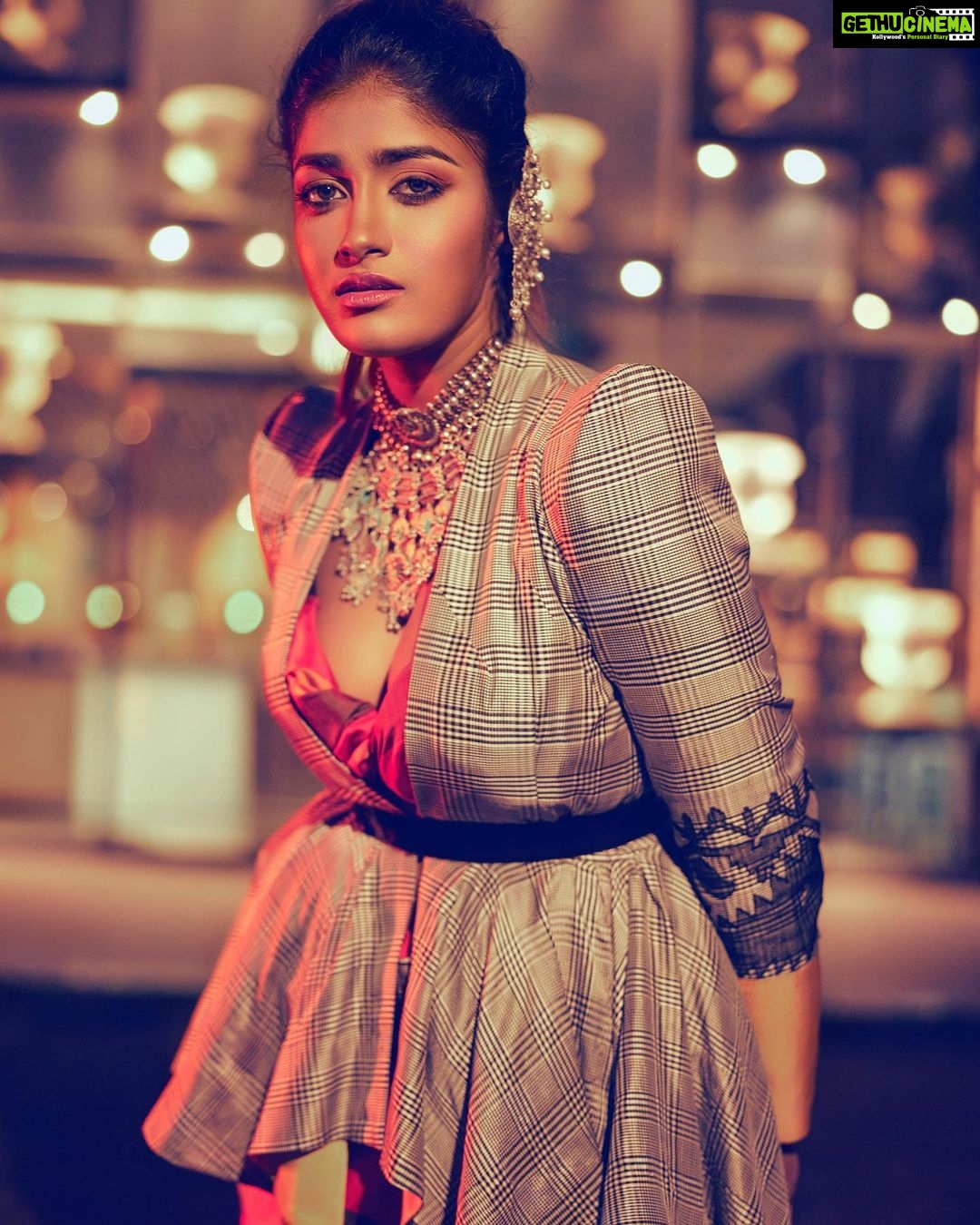Dimple Hayathi Instagram - Actress @dimplehayathi Publisher, Editor-in-chief, makeup, styling & concept @itsmesangeethakailash @varaabyskmagzine Photography 📸 @sandeep.mv @_Sunburstt_ Designer : @sounaksenbarat @houseofthreestudio Venue @royalorchidbangalore Jewellery @amrapalijewels & @velvetboxby #dimplehayathi #Sunburstt #Sandeepmv #PortraitsbySMV #varaabyskmagzine #Khiladi #atarangire #houseofthreestudio #profoto #sonyalphain #betterwhenyoutether Hotel Royal Orchid, Bangalore