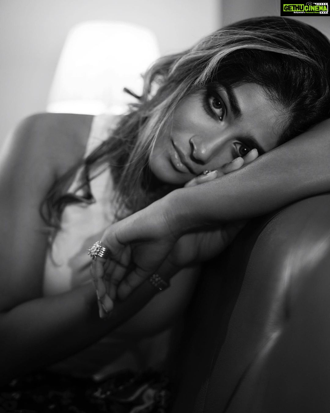 Dimple Hayathi Instagram - Actress @dimplehayathi Publisher, Editor-in-chief, makeup, styling & concept @itsmesangeethakailash @varaabyskmagzine Photography 📸 @sandeep.mv @_Sunburstt_ Designer : @sounaksenbarat @houseofthreestudio Venue @royalorchidbangalore Jewellery @amrapalijewels & @velvetboxby #dimplehayathi #Sunburstt #Sandeepmv #PortraitsbySMV #varaabyskmagzine #Khiladi #atarangire #houseofthreestudio #profoto #sonyalphain #betterwhenyoutether Hotel Royal Orchid, Bangalore