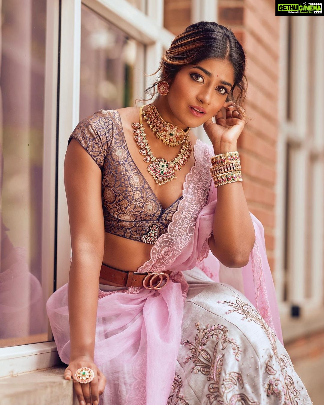 Dimple Hayathi Instagram - Actress @dimplehayathi Publisher, Editor-in-chief, makeup, styling & concept @itsmesangeethakailash @varaabyskmagzine Photography 📸 @sandeep.mv @_Sunburstt_ Label : houseofthreestudio Designer : @sounaksenbarat @houseofthreestudio Venue @royalorchidbangalore Jewellery @amrapalijewels & @velvetboxby #dimplehayathi #Sunburstt #Sandeepmv #PortraitsbySMV #varaabyskmagzine #Khiladi #atarangire #houseofthreestudio #profoto #sonyalphain #betterwhenyoutether Hotel Royal Orchid, Bangalore