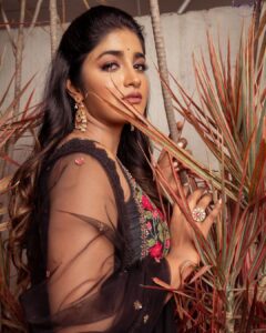 Dimple Hayathi Instagram - We clearly have too many favorites! 

Outfit: @keerthikadireofficial 
Photography: @puchi.photography 
Jewllery: @karnikajewelshyd 
Makeup: @aruusmakeup 
Hair: @nagukasu 
.
.
.
.
.
.
.
.
#stylediaries #raamabaanam #peoplemediafactory #tollywood #styling #dimplehayathi #celebstyle
