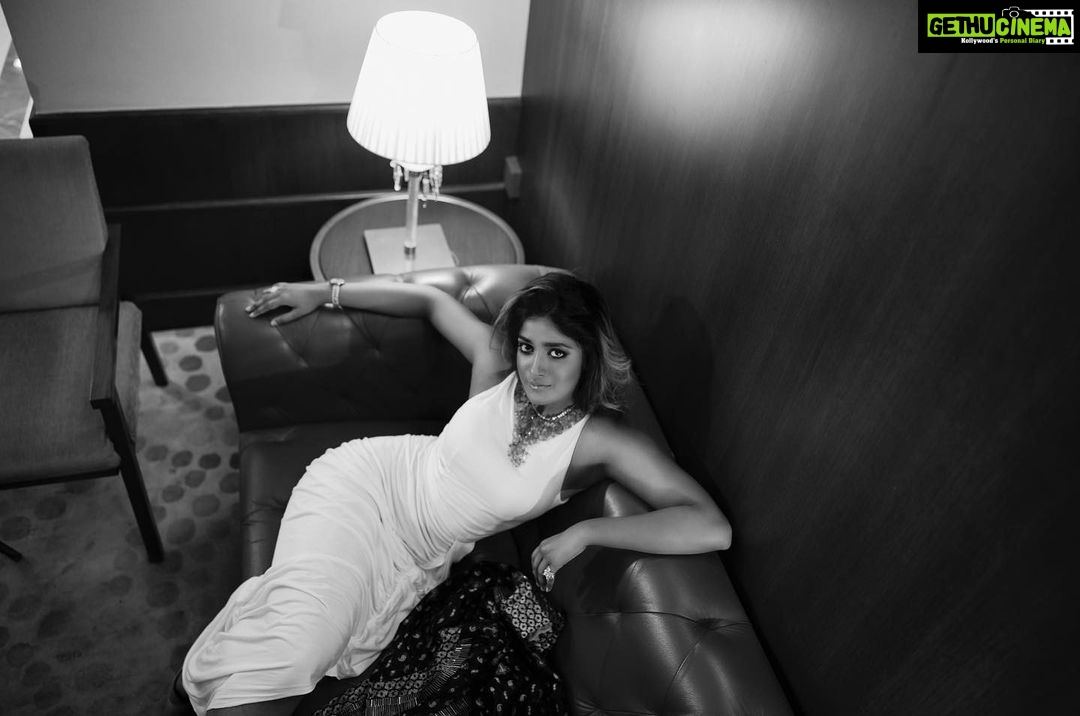Dimple Hayathi Instagram - Actress @dimplehayathi Publisher, Editor-in-chief, makeup, styling & concept @itsmesangeethakailash @varaabyskmagzine Photography 📸 @sandeep.mv @_Sunburstt_ Designer : @sounaksenbarat @houseofthreestudio Venue @royalorchidbangalore Jewellery @amrapalijewels & @velvetboxby #dimplehayathi #Sunburstt #Sandeepmv #PortraitsbySMV #varaabyskmagzine #Khiladi #atarangire #houseofthreestudio #profoto #sonyalphain #betterwhenyoutether Hotel Royal Orchid, Bangalore