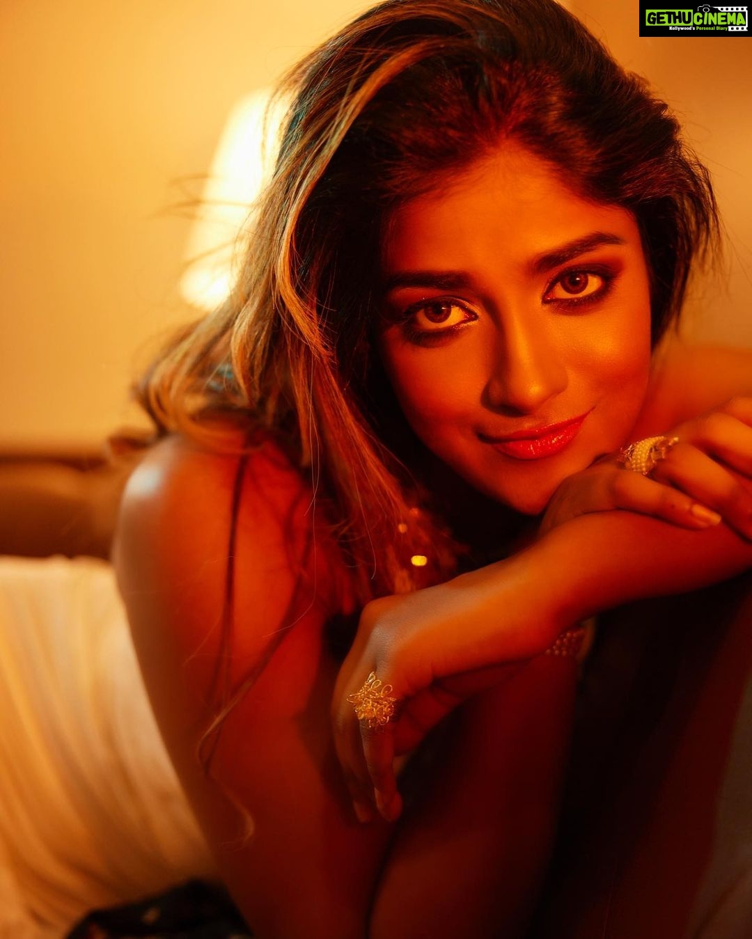 Dimple Hayathi Instagram - Actress @dimplehayathi Publisher, Editor-in-chief, makeup, styling & concept @itsmesangeethakailash @varaabyskmagzine Photography 📸 @sandeep.mv @_Sunburstt_ Designer : @sounaksenbarat @houseofthreestudio Venue @royalorchidbangalore Jewellery @amrapalijewels & @velvetboxby #dimplehayathi #Sunburstt #Sandeepmv #PortraitsbySMV #varaabyskmagzine #Khiladi #atarangire #houseofthreestudio #profoto #sonyalphain #betterwhenyoutether Hotel Royal Orchid, Bangalore