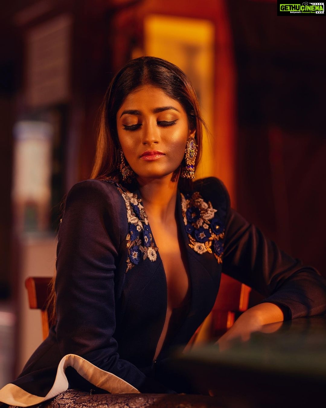 Dimple Hayathi Instagram - Actress @dimplehayathi Publisher, Editor-in-chief, makeup, styling & concept @itsmesangeethakailash @varaabyskmagzine Photography 📸 @sandeep.mv @_Sunburstt_ Designer : @sounaksenbarat @houseofthreestudio Venue @royalorchidbangalore Jewellery @amrapalijewels & @velvetboxby #dimplehayathi #Sunburstt #Sandeepmv #PortraitsbySMV #varaabyskmagzine #Khiladi #atarangire #houseofthreestudio #profoto #sonyalphain #betterwhenyoutether Hotel Royal Orchid, Bangalore