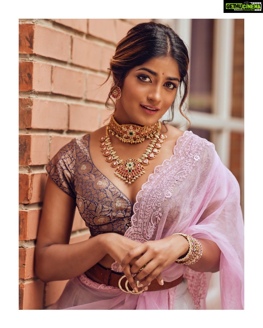 Dimple Hayathi Instagram - Cover page shoot for @varaabyskmagzine On cover charming star @dimplehayathi Publisher, Editor-in-chief, makeup, styling & concept @itsmesangeethakailash Photography @sandeep.mv @_Sunburstt_ Label : houseofthreestudio Designer : @sounaksenbarat @houseofthreestudio Venue @royalorchidbangalore Jewellery @amrapalijewels & @velvetboxby Video @darnish_ramesh & @frankchise Team: @kiran_chm #dimplehayathi #Sunburstt #Sandeepmv #PortraitsbySMV #varaabyskmagzine #Khiladi #atarangire #houseofthreestudio #profoto #sonyalphain #betterwhenyoutether Hotel Royal Orchid, Bangalore