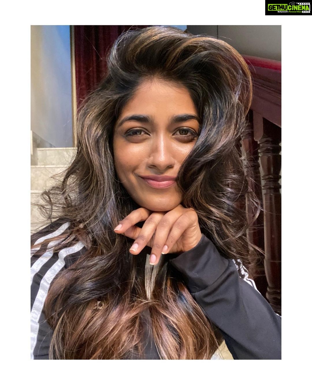 Dimple Hayathi Instagram - That happy me .. you guys are dream @dessangeindia . #dimplehayathi
