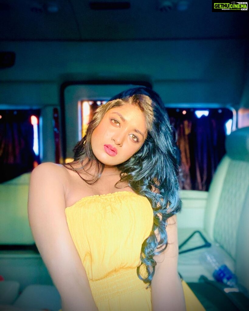 Dimple Hayathi Instagram - #love #limo #dimplehayathi #dimplehayati #sunlight #muse #bright #yellow