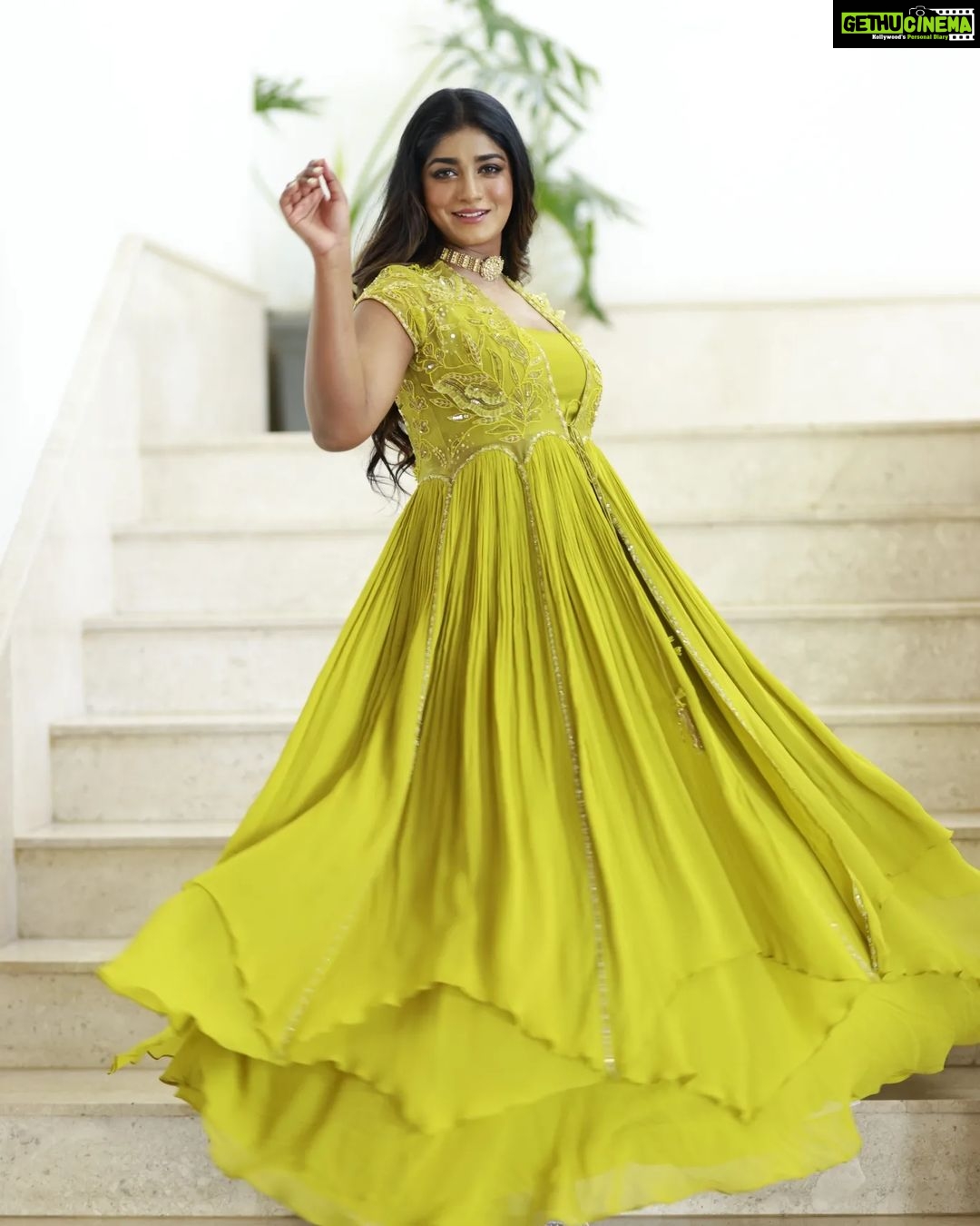Dimple Hayathi Instagram - Green never looked so good! Our lovely @dimplehayathi turning heads and stealing hearts in this stunning green ensemble. 💚 #Ramabanam 🏹 Outfit: @piriindia Jewellery : @treasureboxoriginals Styling: @hersheyy05 Assisted by: @_vyshnavi_hk Makeup: @aruusmakeup