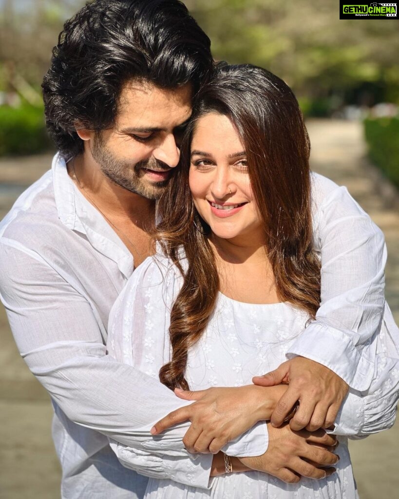 Dipika Kakar Instagram - You walked into my life and made sure theres Love all around❤️ and you continue to do that every single day… Happy Valentines Day To the Love of my life ❤️ @shoaib2087 I am blessed ki Aap mere Ho….