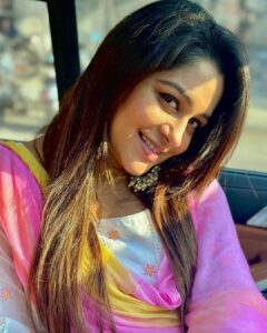 Dipika Kakar Instagram - Jab perfect light & perfect photographer dono saath ho 🥰 
.
.
guess kisne click ki 😜