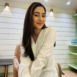 Disha Parmar Instagram - Are you as excited for the Season 3 of #badeachhelagtehain as i am?? 😍♥️ Tonight’s the Night ✨ 8PM only on @sonytvofficial