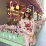 Disha Parmar Instagram - Not a single picture worth posting has been clicked on this holiday.. 🫠🫠 So am gonna make do with this. ✌🏻🫰🏻 Dubai, United Arab Emirates