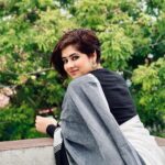 Ditipriya Roy Instagram - আনন্দে বিষাদে মেশা ,সেই নয়নের নেশা তুমি তো জান না তাহা, আমি তাহা জানি। . . . . . . . . . #sunday #nature #morning #thoughts #eyes #ethnicwear #traditional #bengali #lookbook #shorthair #mood #weather #summer #posing #candid #instafashion #instadaily #instalike