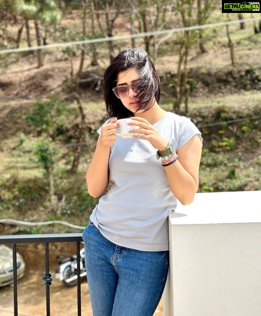 Ditipriya Roy Instagram - Everyone needs a place to retreat,a spot where the world grows quiet enough for the soul to speak…..🏔️🌸✨♥️ . . . . . . . . . #lostsoul #mountain #nature #posing #sunday #mood #thoughts #quiet #soul #soulsearching #summer #april #shades #tea #peace #photography #instagood #instalike #insta