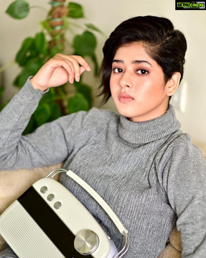 Ditipriya Roy Instagram - She is the one who searches for the meaning of everything in silence, more than in words…… . . . . . . . . . Missing my pixie hair days…..🖤 . . . . . . #pixie #shorthair #memories #pose #mood #missing #wednesdaywisdom #throwback #positivevibes #happysoul #instagood #instamood #instalike