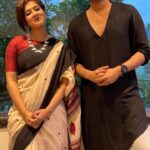 Ditipriya Roy Instagram - গদি দখলের লড়াই কিন্তু শুরু হয়ে গেছে…….. তাই আজই দেখে ফেলুন শুধুমাত্র @hoichoi.tv তে…… . . . . . . . . @isha.sarkar8 @trickster_span @hoichoibangladesh . . .. #bengaliwebseries #rajneeti #bengali #series #director #actor #promotion #positivevibes #instadaily #instamood #instalike