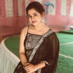 Ditipriya Roy Instagram - ॥ বিয়েবাড়ী ॥🍁🌸♥️ . . . . . . . . . #wedding #bengaliwedding #ethnicwear #fashion #jewellery #mood #black #bun #messyhair #happysoul #positivevibes #love #instafashion #instamood #instagood